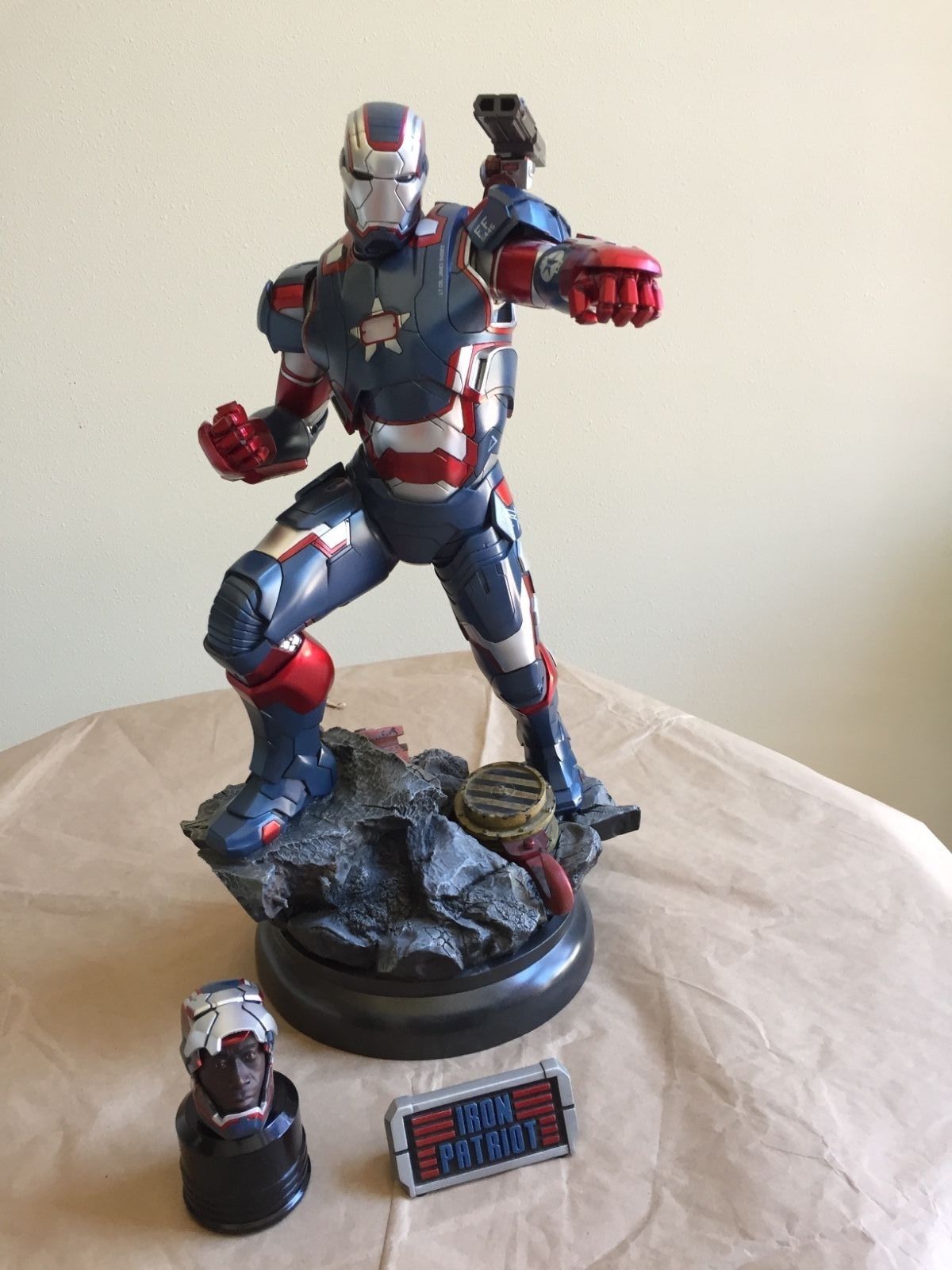 Comicsvaluecom   SIDESHOW IRON PATRIOT MARK 42 MAQUETTE AVENGERS